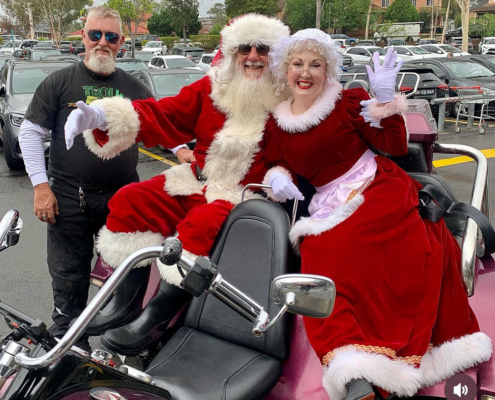 The Santa shopping centre parade was fun and a success. Santa and Mrs Claus took the trike in the parade. Way easier than the reindeers!