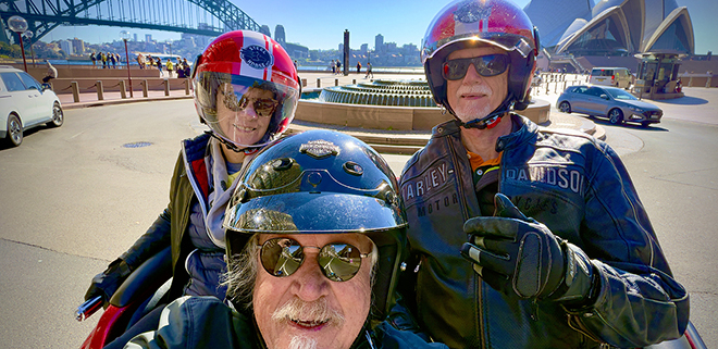 On the Sydney Bridge +city tour, the passengers saw the Sydney Opera House and Sydney Harbour Bridge, from many perspectives.
